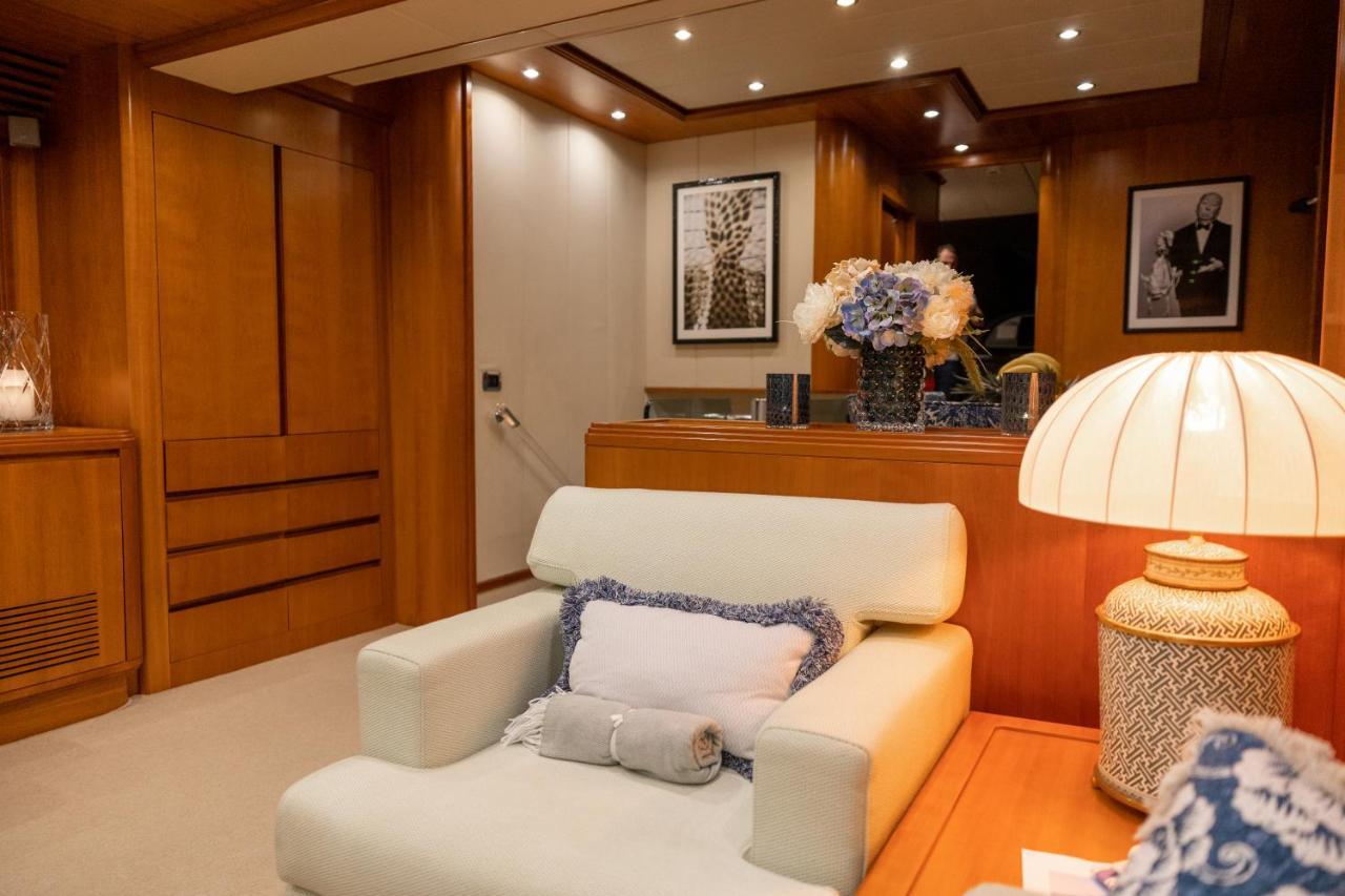 Essoess Boat - Five Star - Exclusive Use Palma