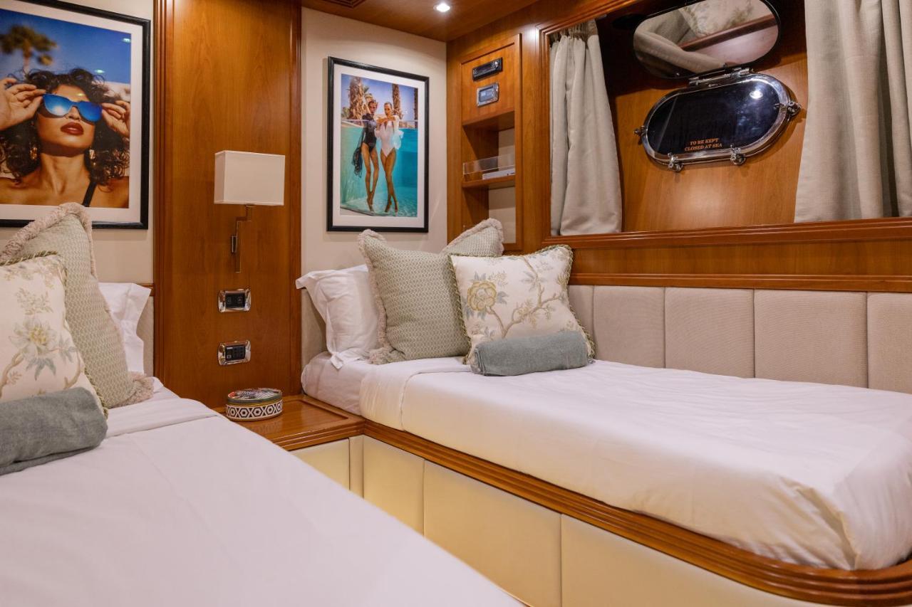 Essoess Boat - Five Star - Exclusive Use Botel Palma